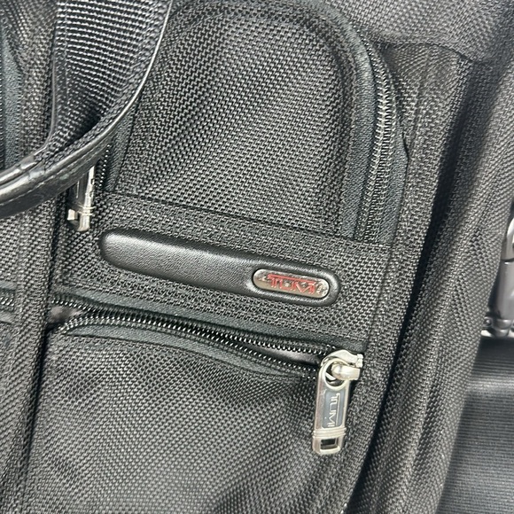 Tumi Black Alfa Expandable Briefcase 15”X 13” X 7” - Picture 2 of 12